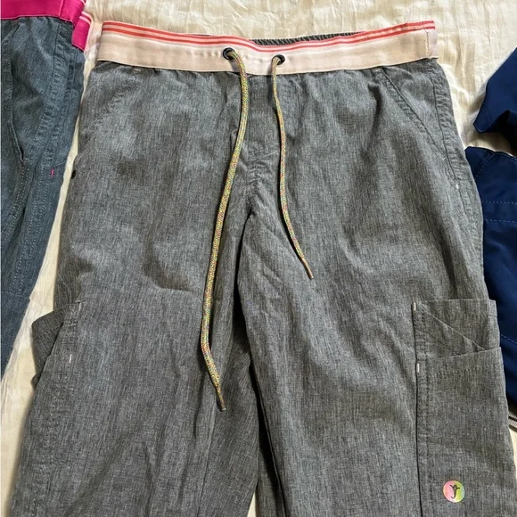 Assorted XS Scrubs - Picture 8 of 8